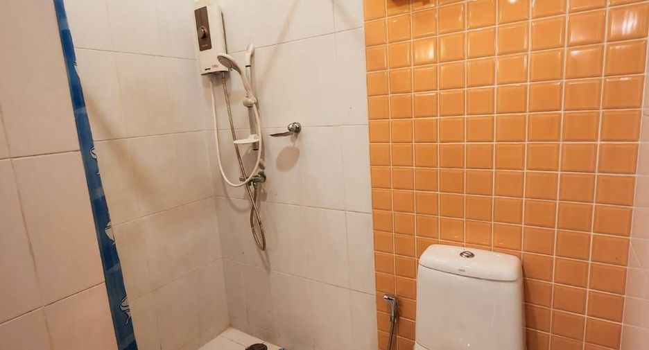 For sale 3 bedrooms condo in Khlong Toei, Bangkok