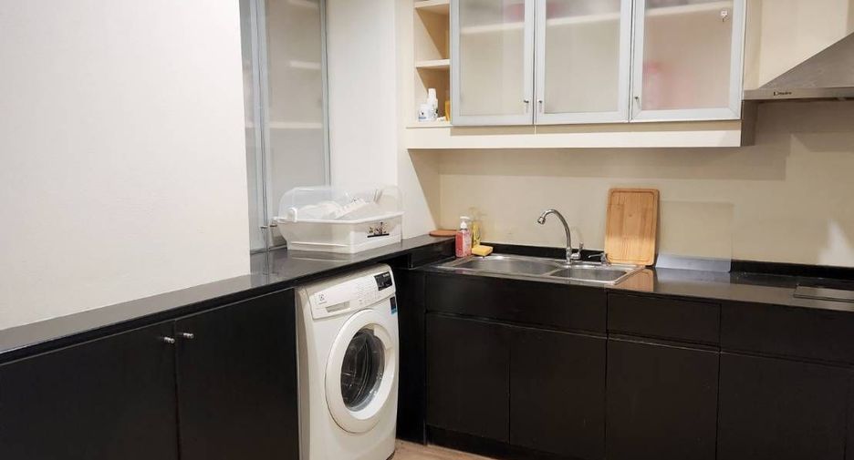 For sale 3 bedrooms condo in Khlong Toei, Bangkok