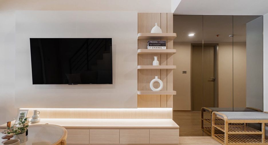 For rent 2 bedrooms condo in Bang Rak, Bangkok