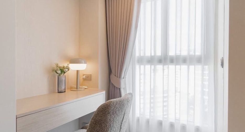 For rent 2 bedrooms condo in Bang Rak, Bangkok