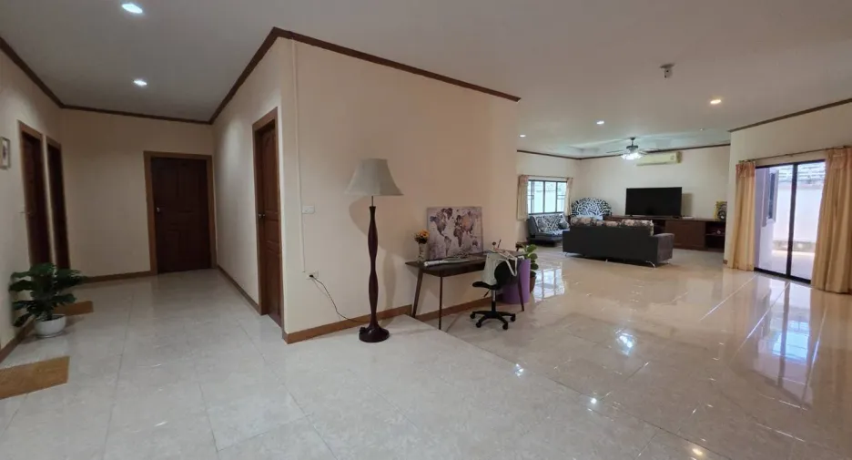For rent 4 bedrooms house in Jomtien, Pattaya