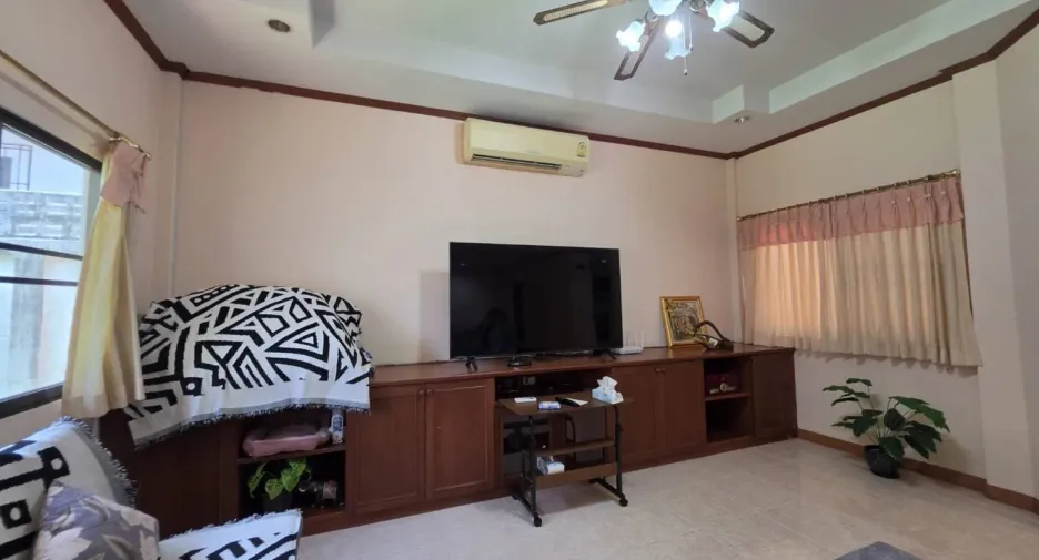 For rent 4 bedrooms house in Jomtien, Pattaya