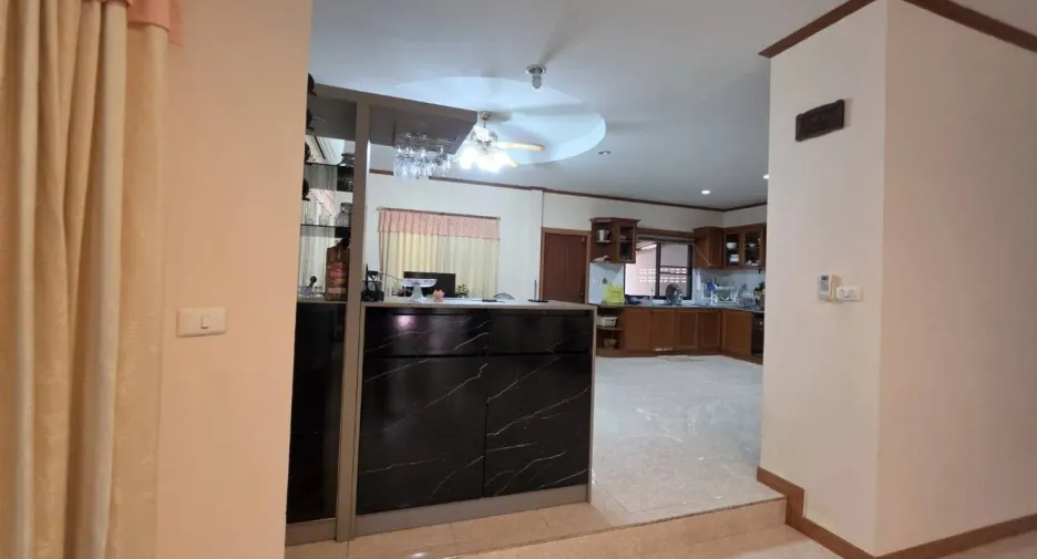 For rent 4 bedrooms house in Jomtien, Pattaya