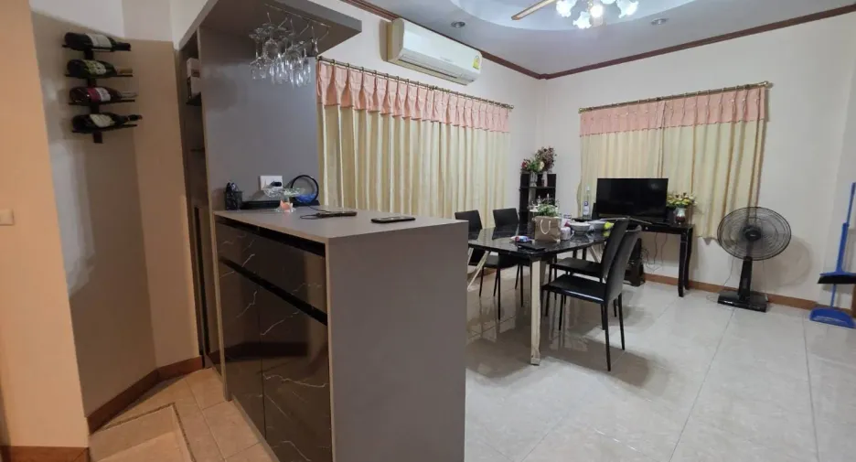 For rent 4 bedrooms house in Jomtien, Pattaya