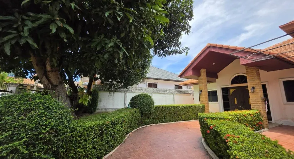 For rent 4 bedrooms house in Jomtien, Pattaya