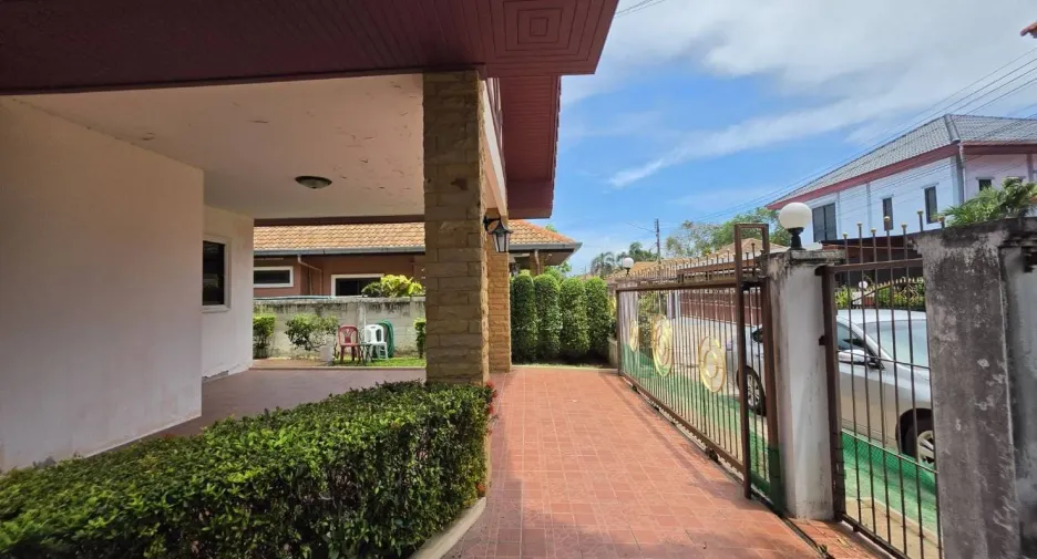 For rent 4 bedrooms house in Jomtien, Pattaya