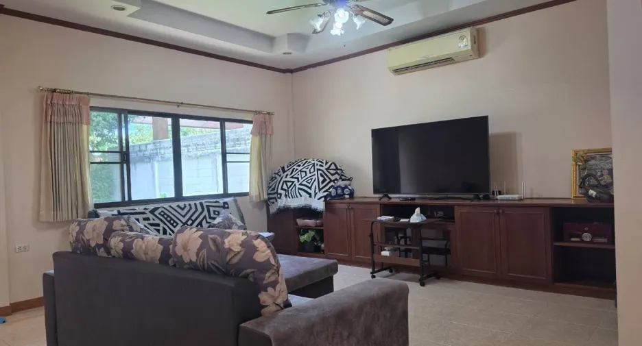 For rent 4 bedrooms house in Jomtien, Pattaya