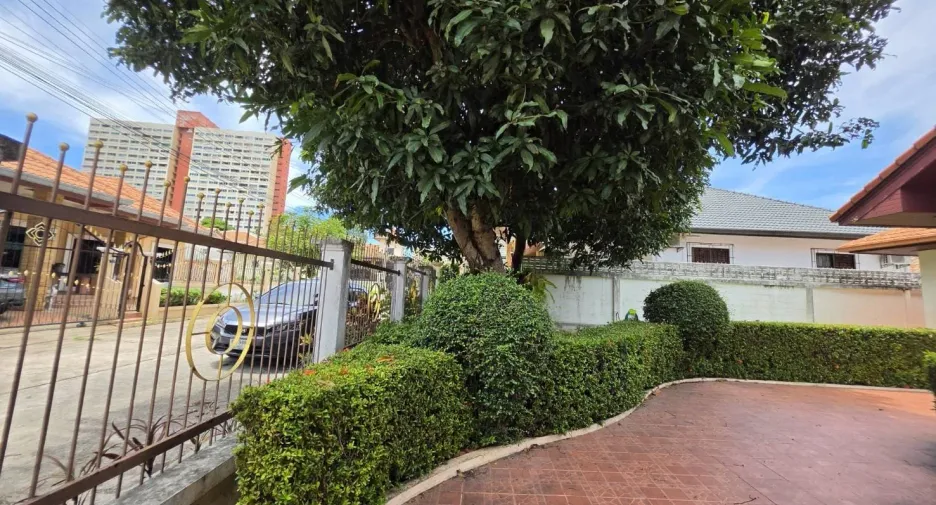 For rent 4 bedrooms house in Jomtien, Pattaya