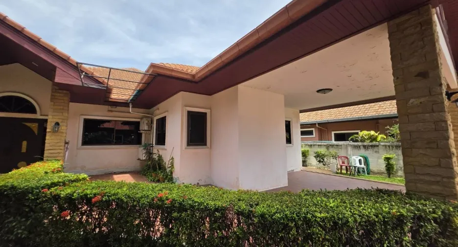 For rent 4 bedrooms house in Jomtien, Pattaya