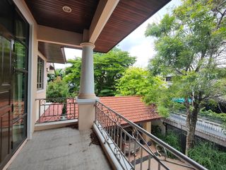 Haus zur Miete mit 4 Zimmer in Watthana, Bangkok