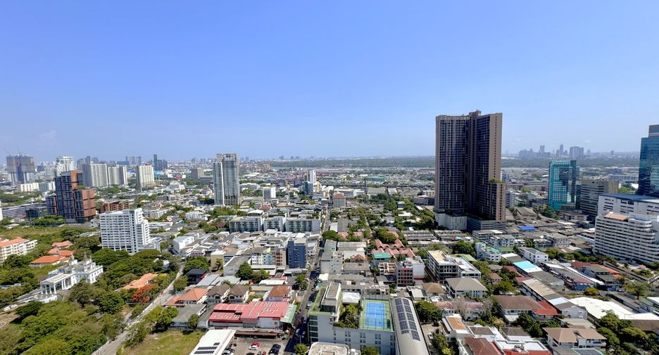 For rent 2 bedrooms condo in Khlong Toei, Bangkok