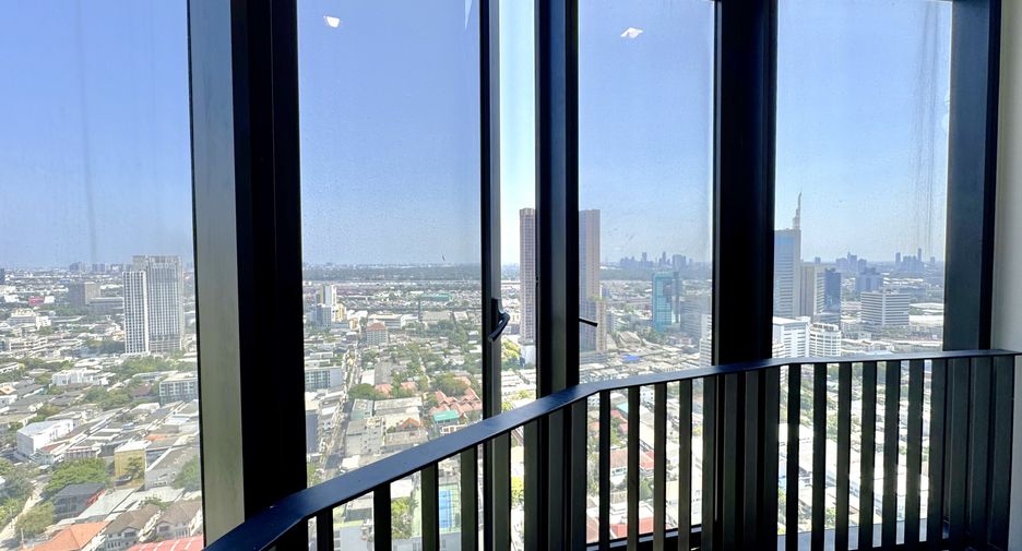 For rent 2 bedrooms condo in Khlong Toei, Bangkok