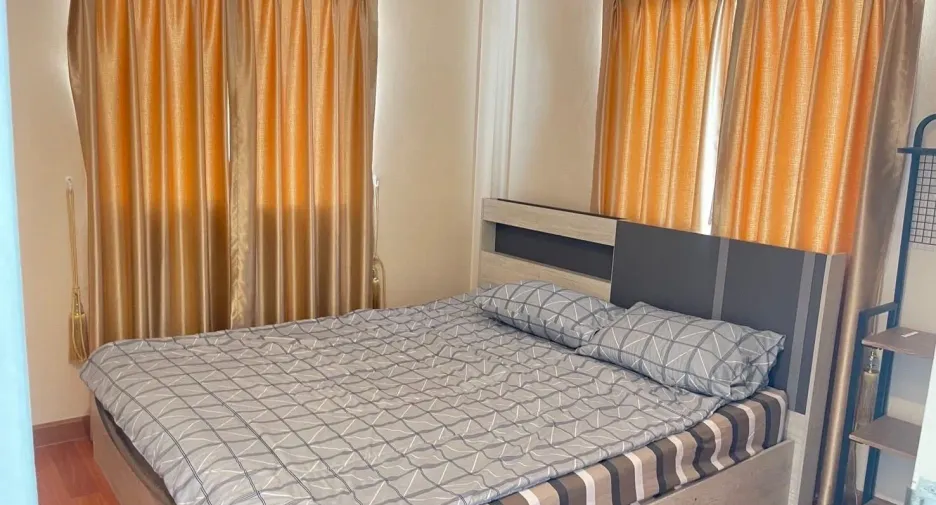 For rent 3 bedrooms townhouse in Khlong Sam Wa, Bangkok