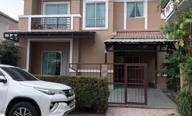 For rent 3 bedrooms townhouse in Khlong Sam Wa, Bangkok