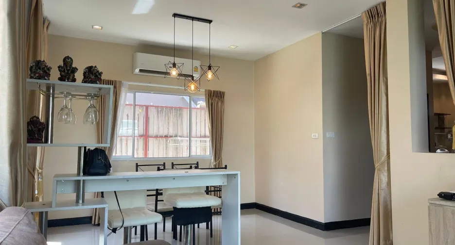 For rent 3 bedrooms townhouse in Khlong Sam Wa, Bangkok