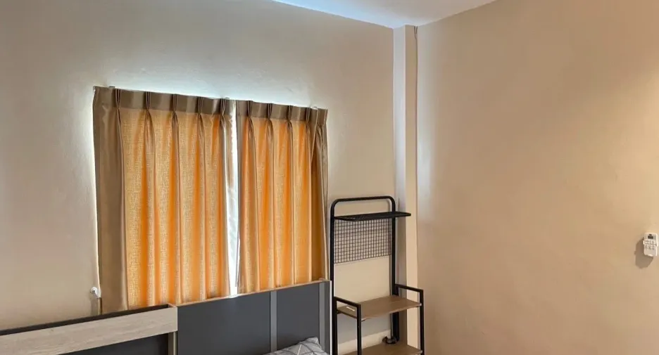 For rent 3 bedrooms townhouse in Khlong Sam Wa, Bangkok