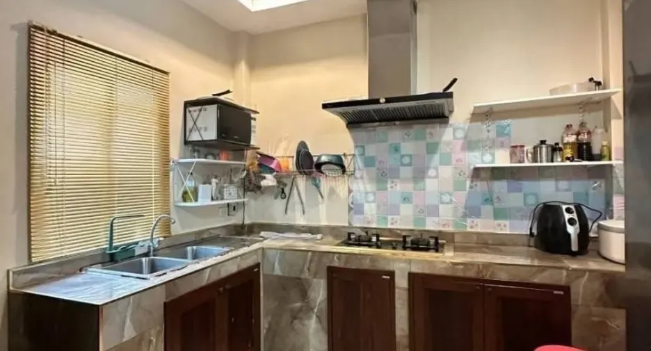 For rent 3 bedrooms townhouse in Khlong Sam Wa, Bangkok