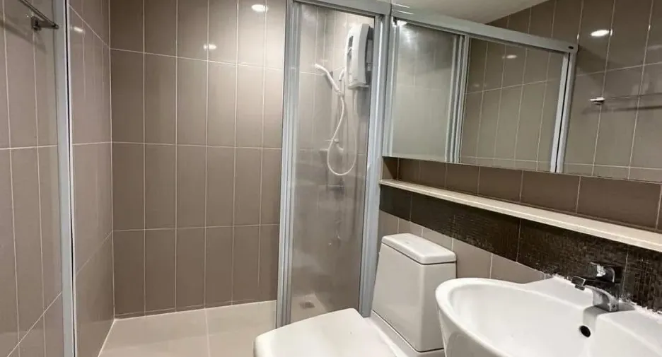 For rent 3 bedrooms townhouse in Chom Thong, Bangkok