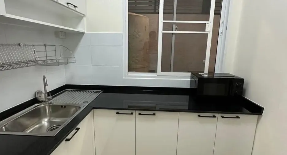 For rent 3 bedrooms townhouse in Chom Thong, Bangkok