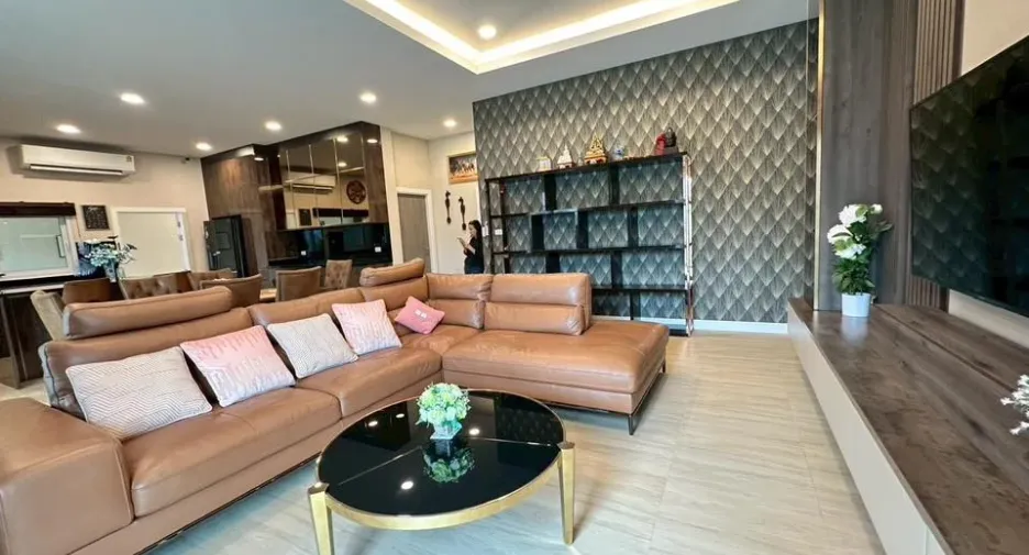 For sale 3 bedrooms villa in East Pattaya, Pattaya