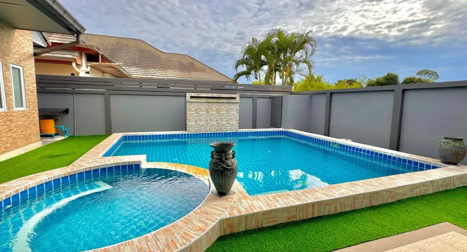 For sale 3 bedrooms villa in Huay Yai, Pattaya