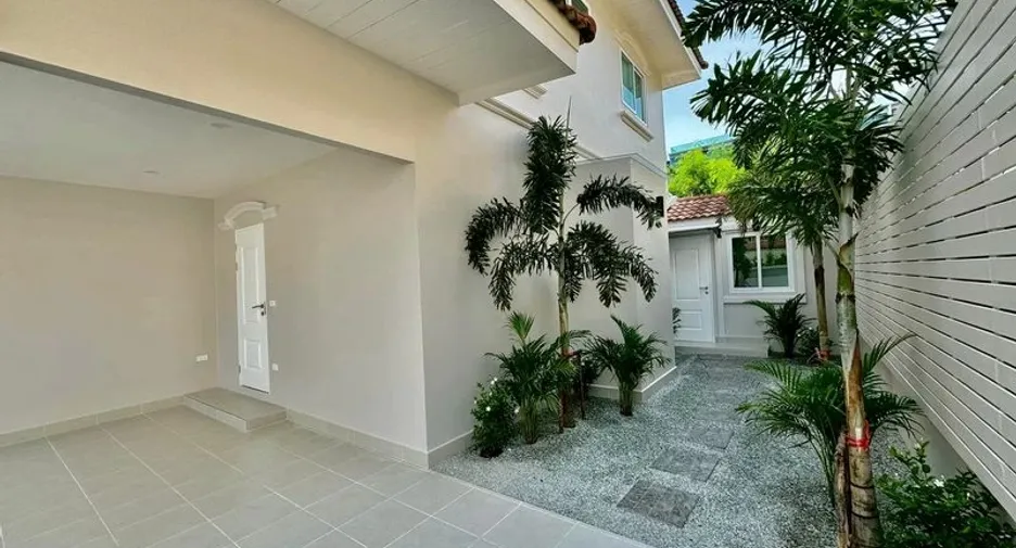 For sale 4 bedrooms villa in North Pattaya, Pattaya