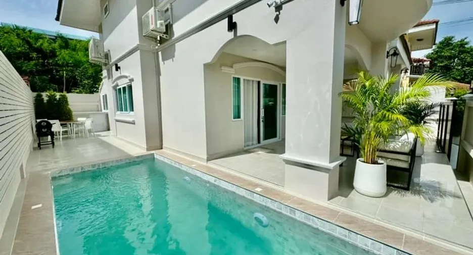 For sale 4 bedrooms villa in North Pattaya, Pattaya