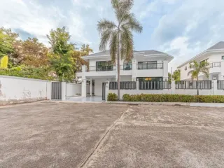 Продажа 4 спальни вилла в Банг Ламунг, Чонбури