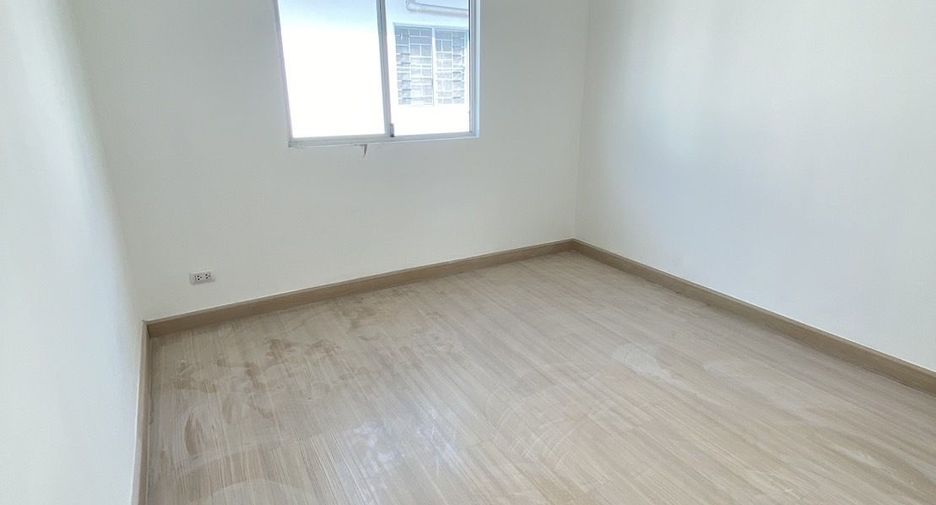 For sale 3 bedrooms townhouse in Sam Phran, Nakhon Pathom
