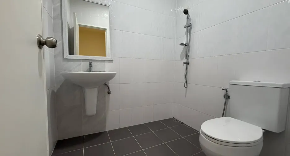 For rent 3 bedrooms townhouse in Mueang Khon Kaen, Khon Kaen