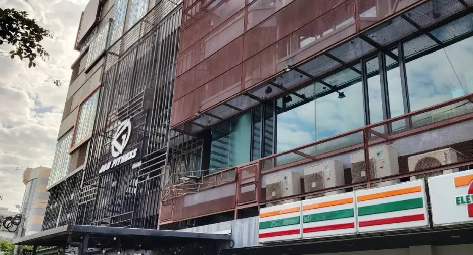 For sale and for rent 4 bedrooms retail Space in Khlong San, Bangkok