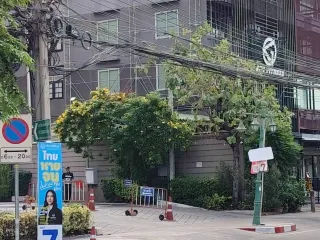 For sale and for rent 4 bedrooms retail Space in Khlong San, Bangkok