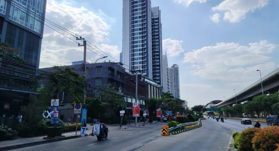 For sale and for rent 4 bedrooms retail Space in Khlong San, Bangkok