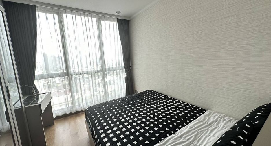 For rent 2 bedrooms condo in Watthana, Bangkok