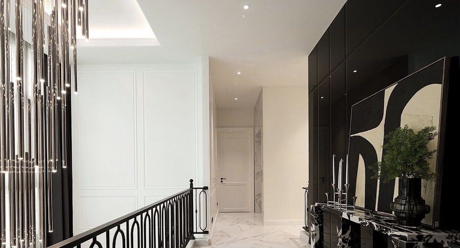 For sale 4 bedrooms house in Watthana, Bangkok