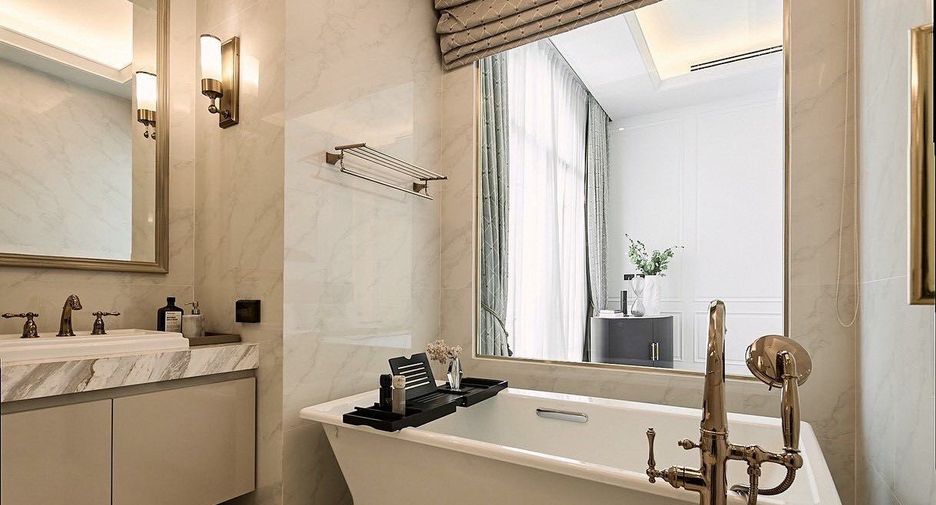 For sale 4 bedrooms house in Watthana, Bangkok