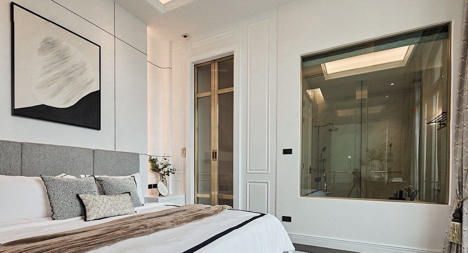 For sale 4 bedrooms house in Watthana, Bangkok