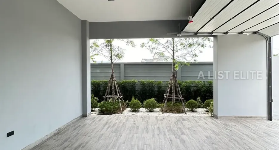 For sale 4 bedrooms house in East Pattaya, Pattaya