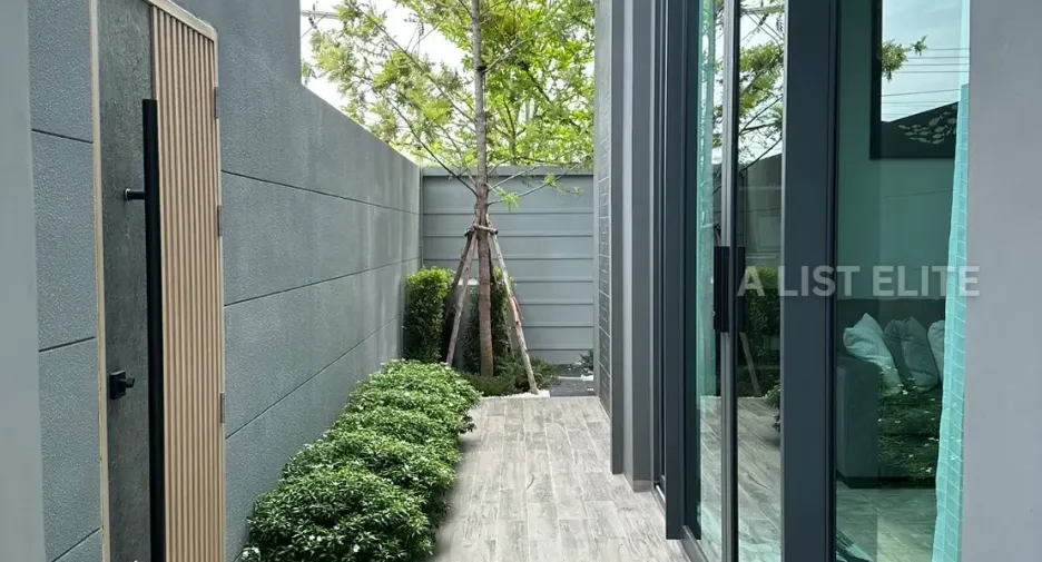 For sale 4 bedrooms house in East Pattaya, Pattaya