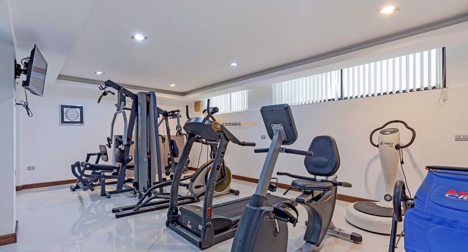 For rent and for sale 4 bedrooms house in Pratumnak, Pattaya