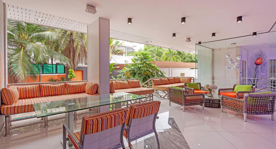 For rent and for sale 4 bedrooms house in Pratumnak, Pattaya
