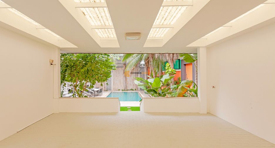 For rent and for sale 4 bedrooms house in Pratumnak, Pattaya
