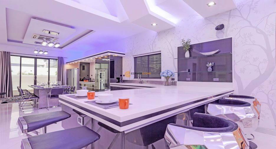 For rent and for sale 4 bedrooms house in Pratumnak, Pattaya