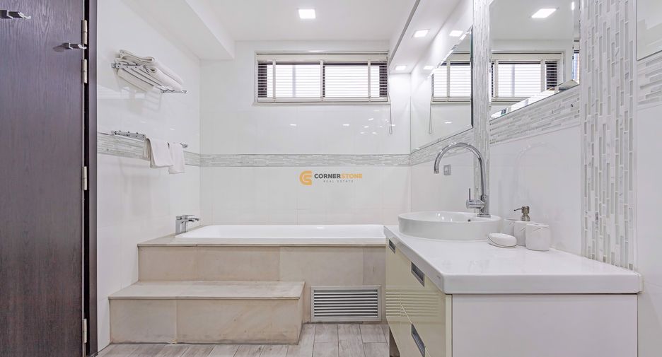 For rent and for sale 4 bedrooms house in Pratumnak, Pattaya
