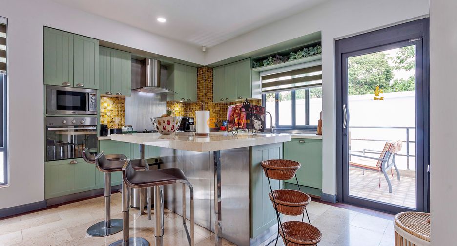 For rent and for sale 5 bedrooms house in Bang Lamung, Chonburi