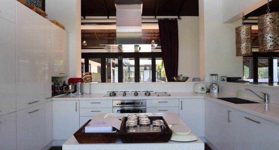 For sale 5 bedrooms villa in Hang Dong, Chiang Mai