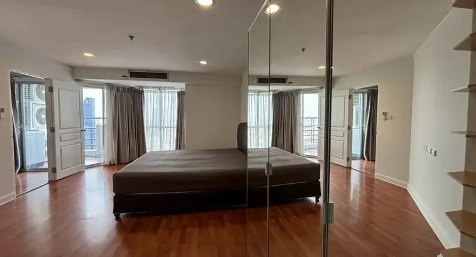 For rent 2 bedrooms condo in Khlong Toei, Bangkok