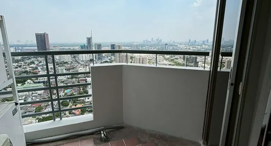 For rent 2 bedrooms condo in Khlong Toei, Bangkok