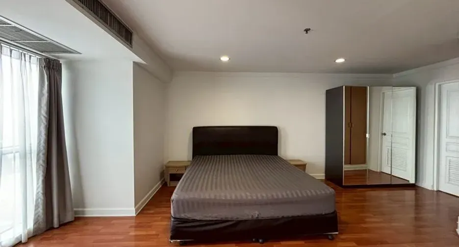 For rent 2 bedrooms condo in Khlong Toei, Bangkok