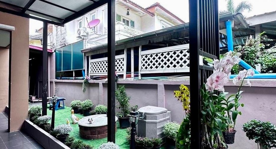 For rent 3 bedrooms house in Khan Na Yao, Bangkok